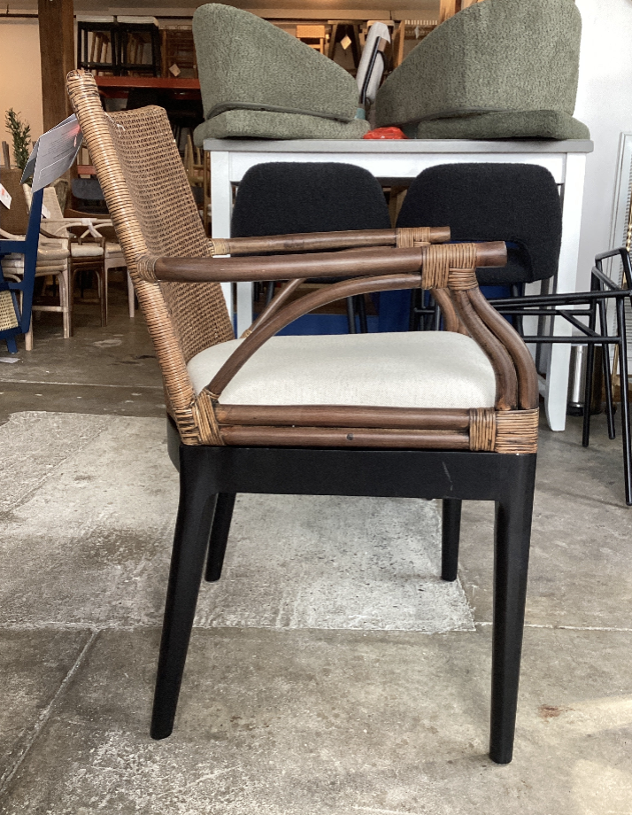 Natural wicker rattan accent chair w/ white cushion🌻