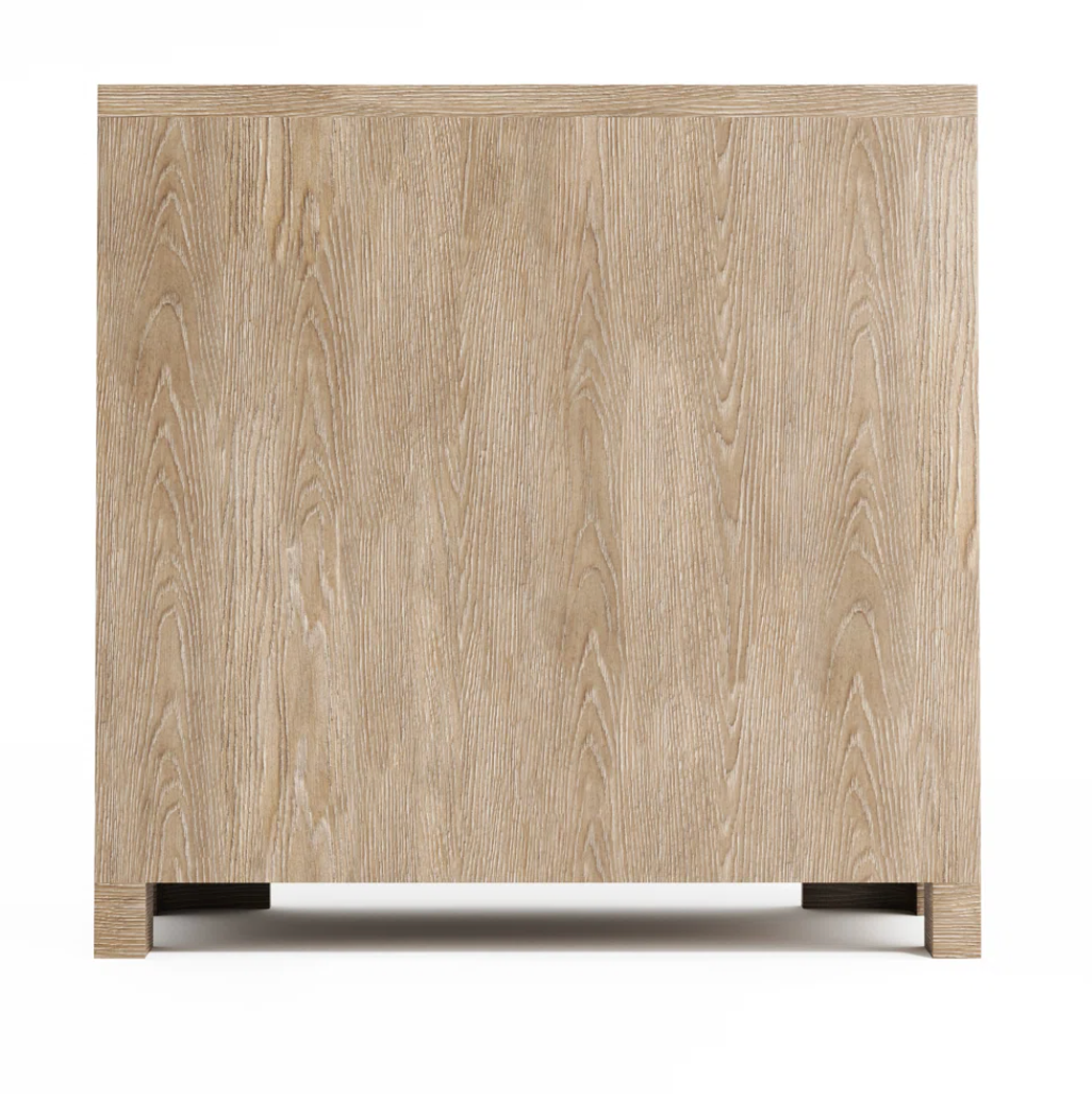 Bernhardt 28'' W solid wood whitewashed oak nightstand 🦌