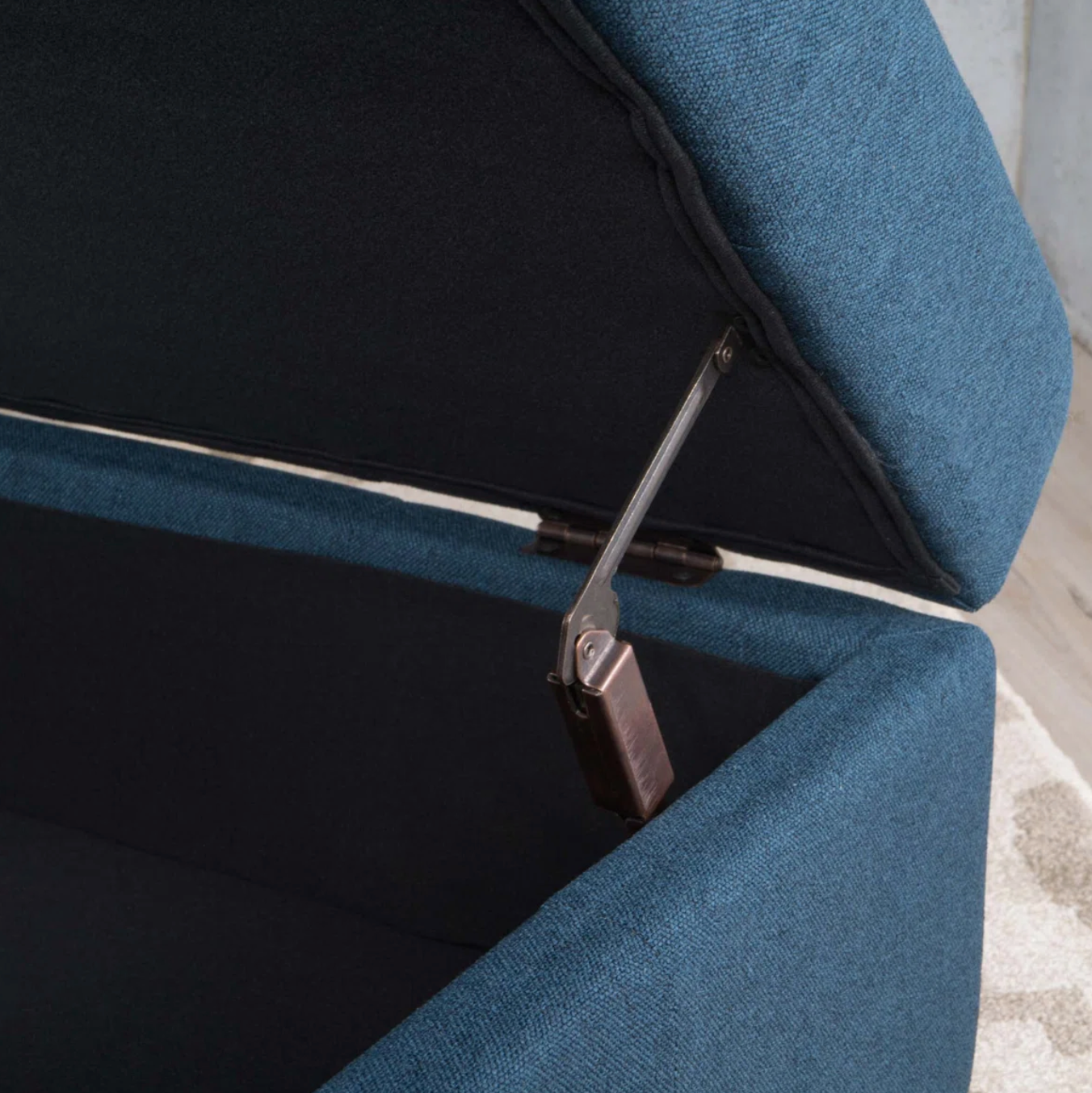 Blue tufted ottoman w/ storage 🦋