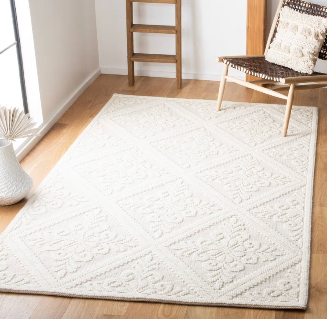 5x8 hand woven ivory wool geometric rug 🤍