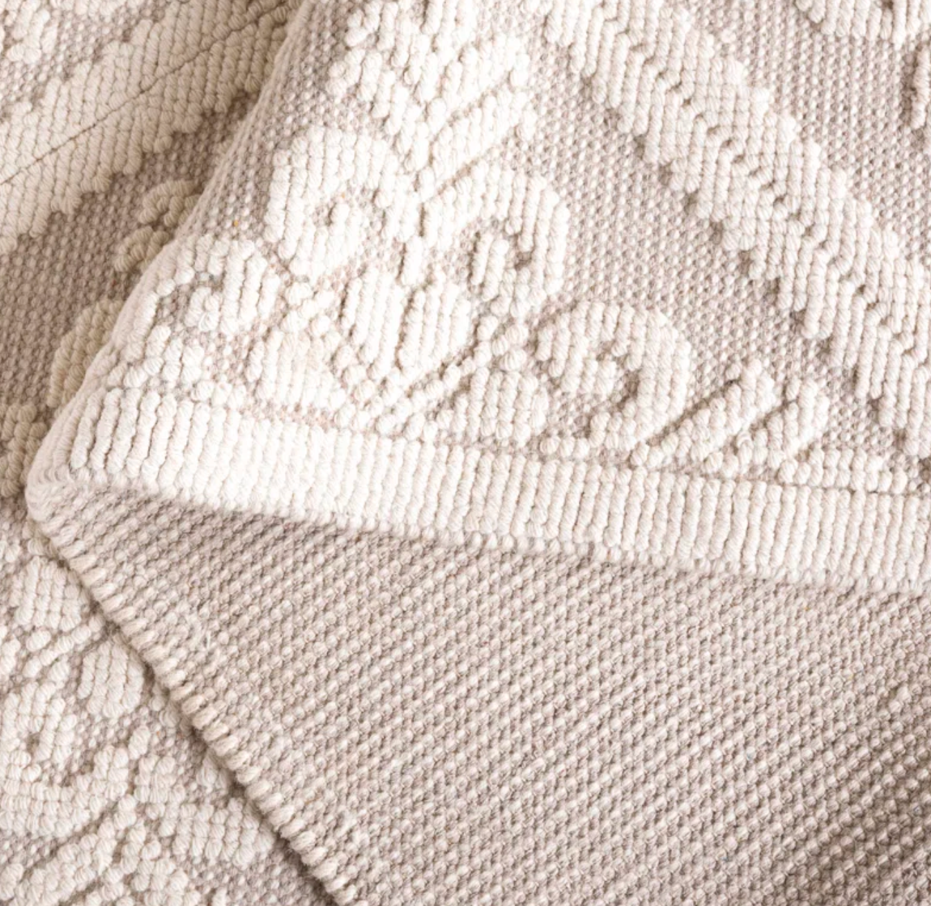 5x8 hand woven ivory wool geometric rug 🤍