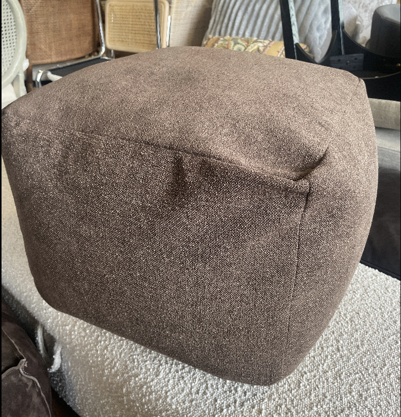 Small brown boucle pouf 🤎