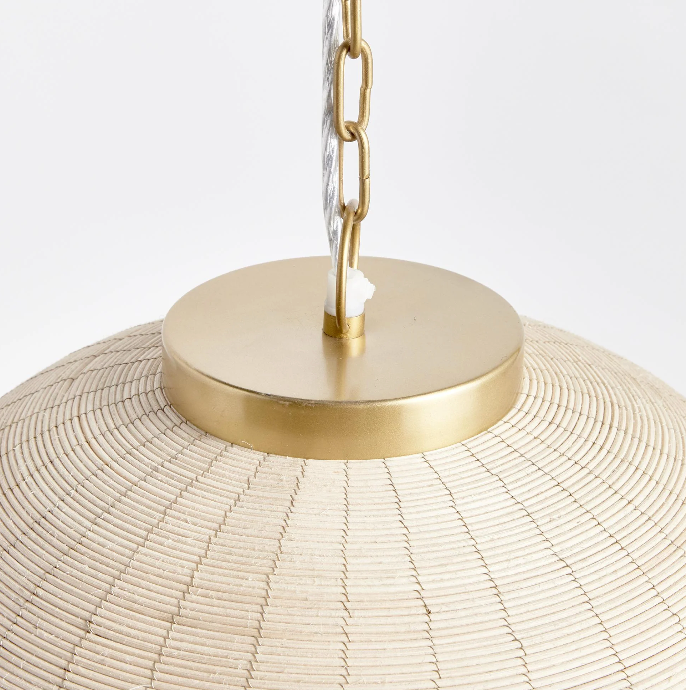 Stunning whitewash & brass dome pendant 💡