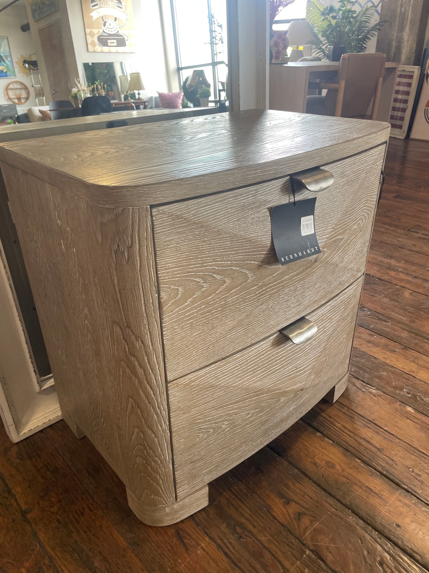 Bernhardt 28'' W solid wood whitewashed oak nightstand 🦌