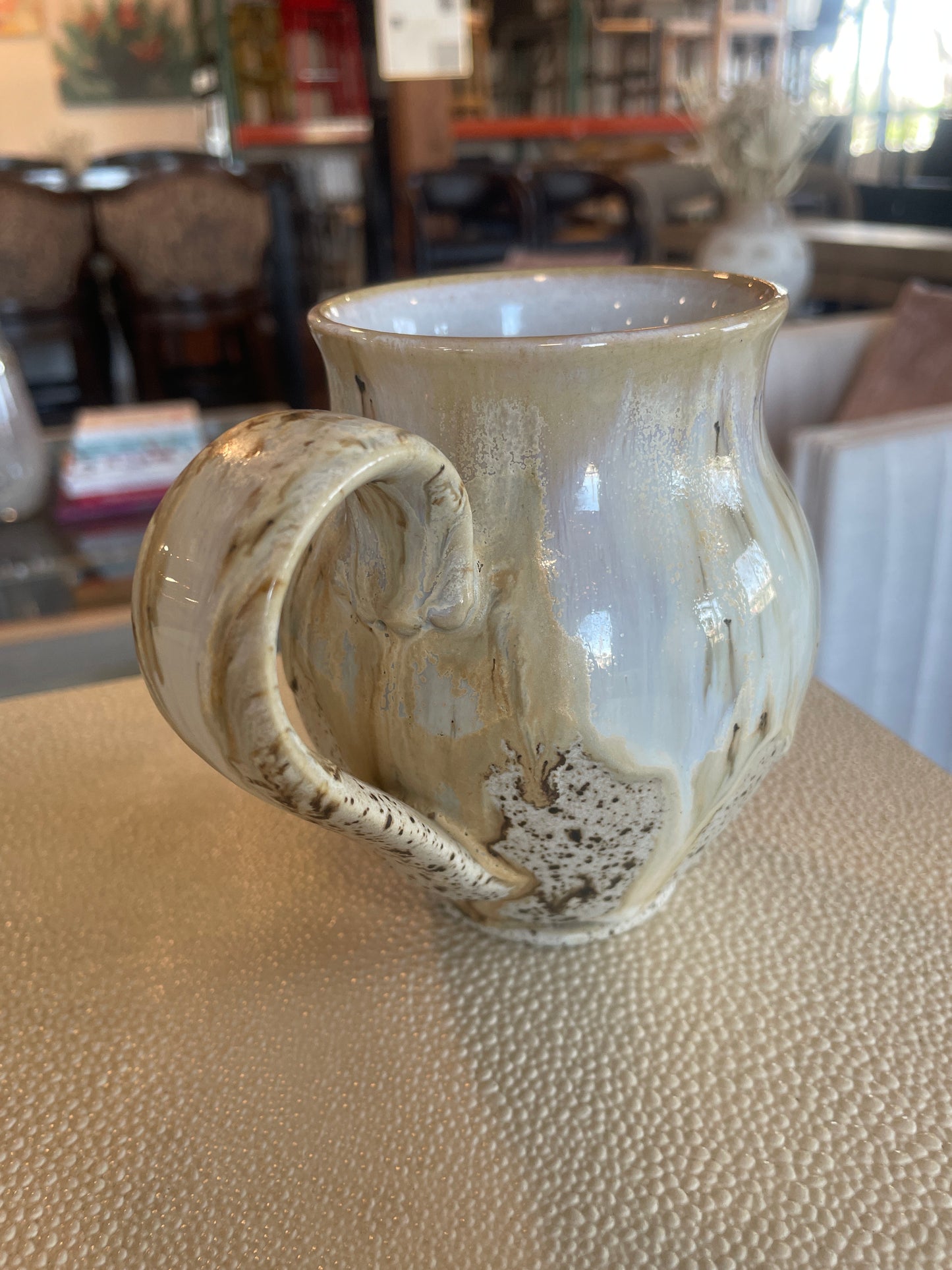 White & brown speckled ceramic mug 🤍
