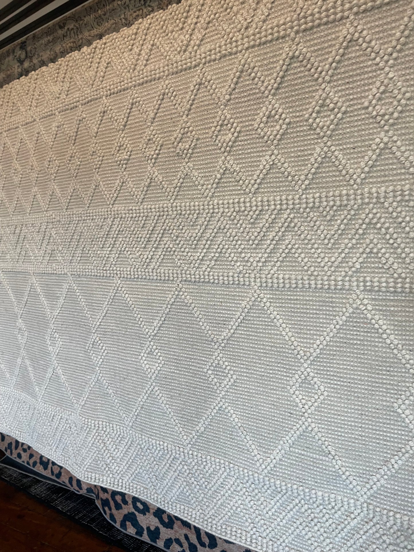 8x10 Moroccan cream flatweave rug 🤍