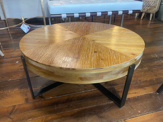 30” round cedar coffee table ☕️
