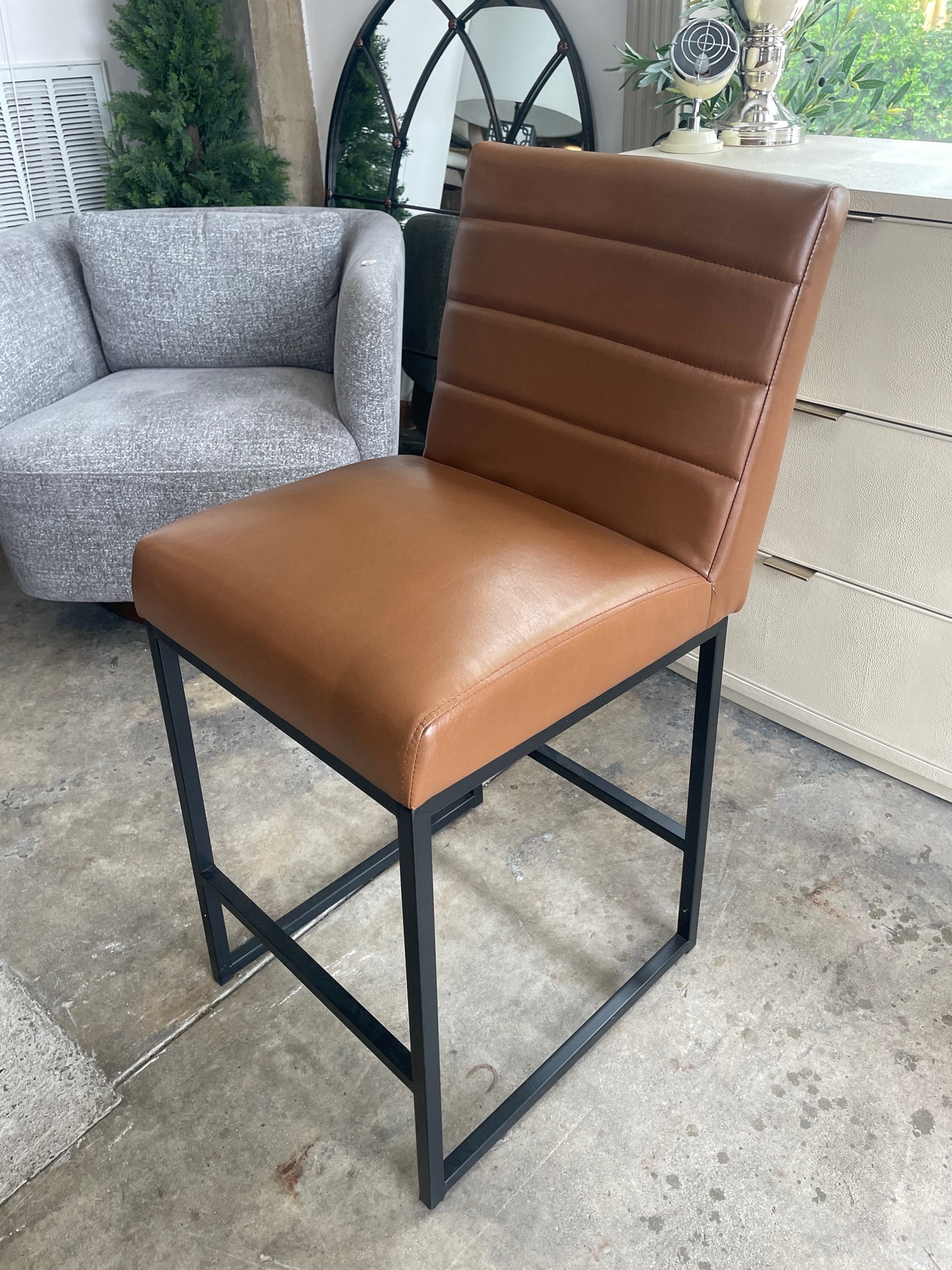 Brown vegan leather 26” counterheight barstool 🍷