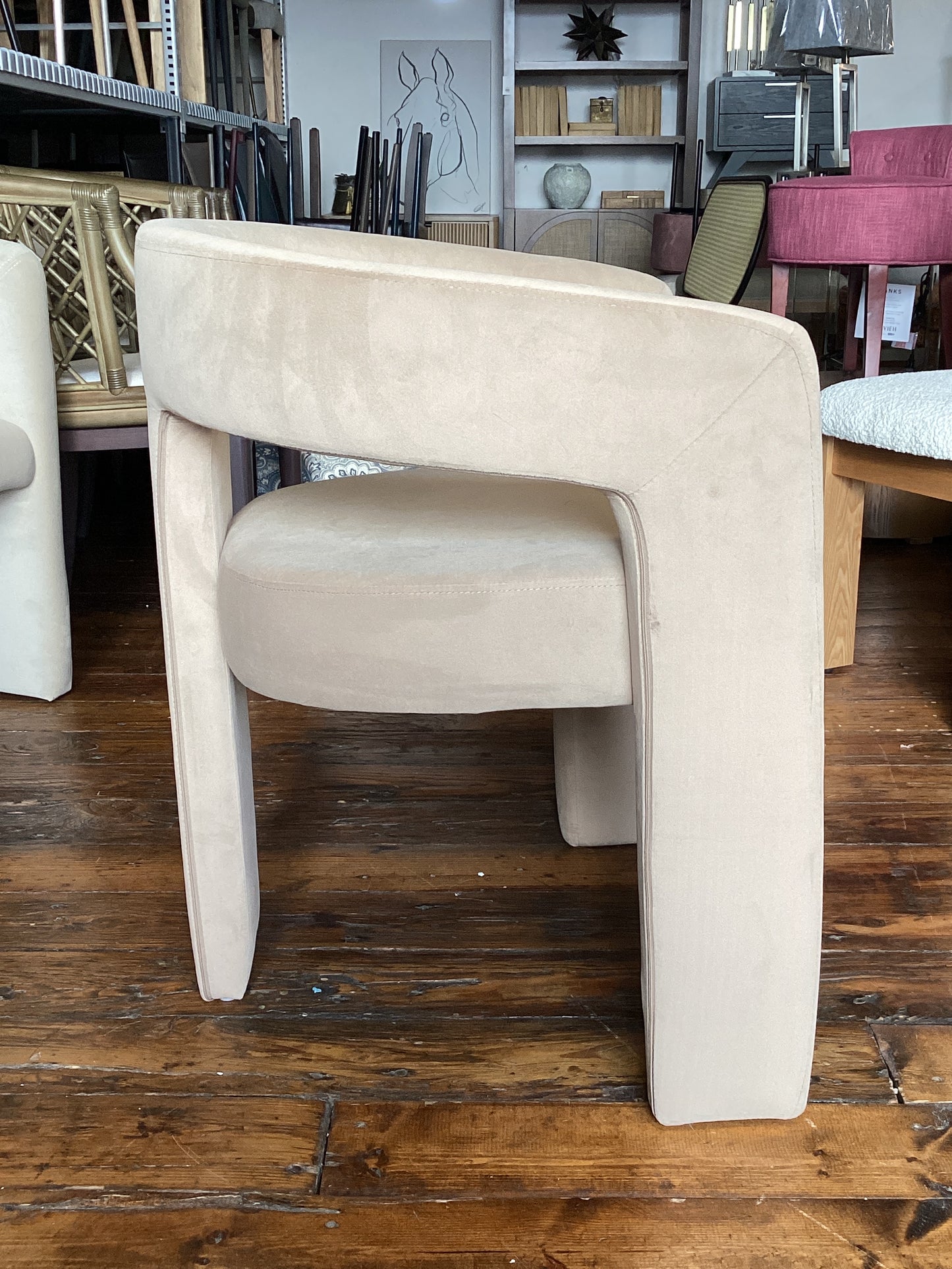 Modern taupe velvet accent chair🧋