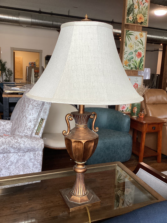 Fun brassy lamp w/ bell shade 💡
