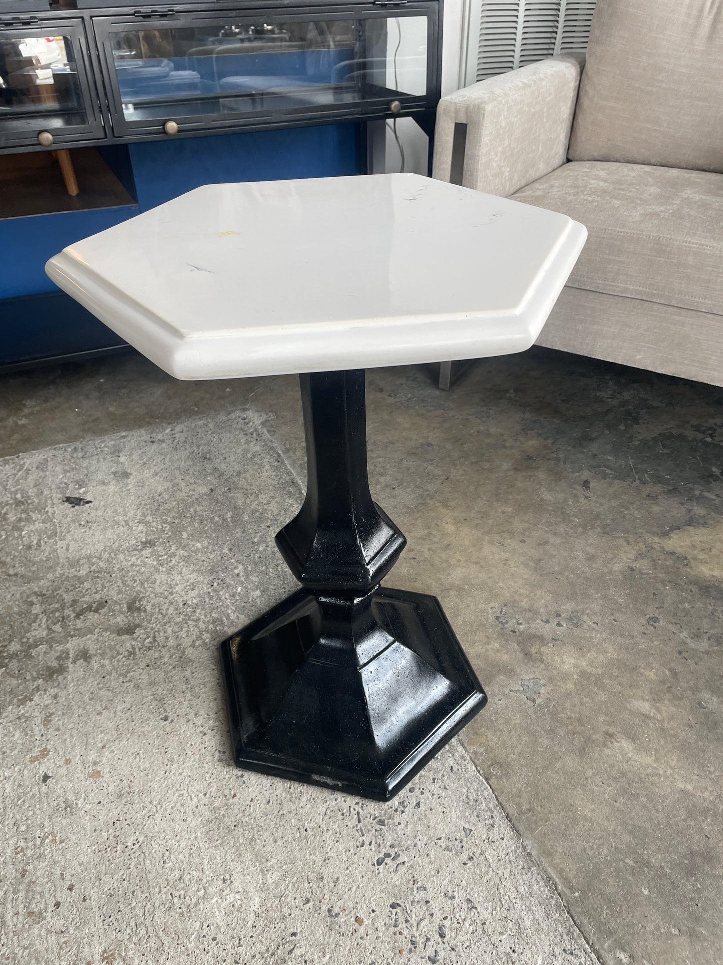 White stone top end table w/ black base ☕️