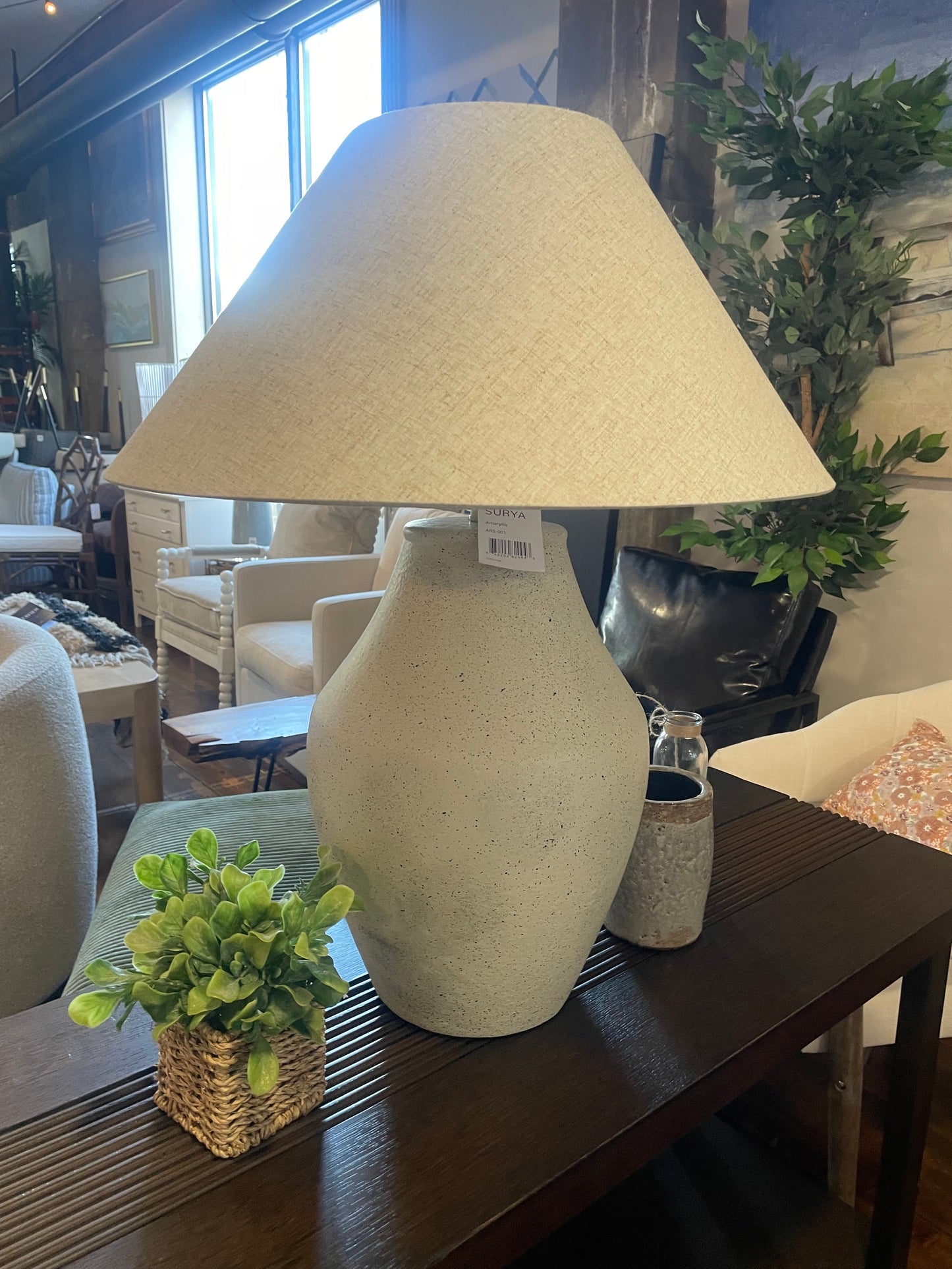 Modern beige 28" ceramic table lamp 💡