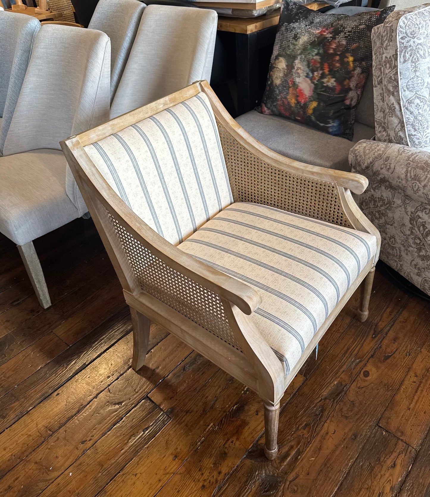 Martha Stewart farmhouse striped beige & wood chair 🪴