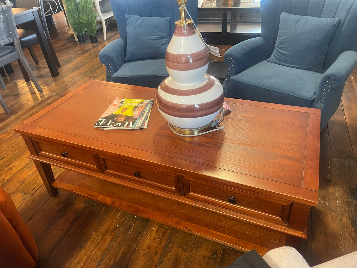 Pinewood (sepia finish) coffee table w/ 3 drawers ☕