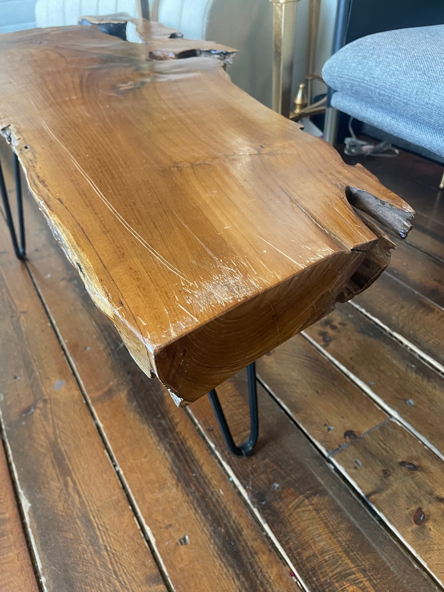 Teak live edge coffee table w/ black hairpin legs ☕️