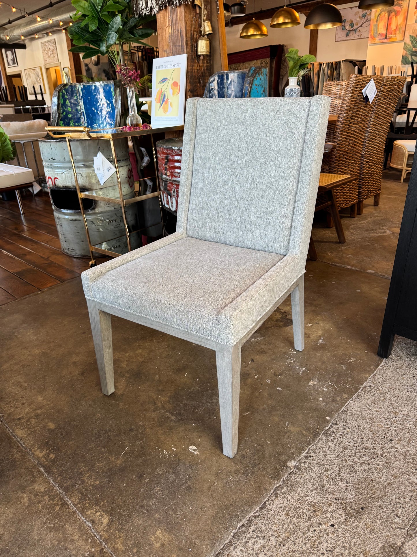Light gray Bernhardt chair ◻️