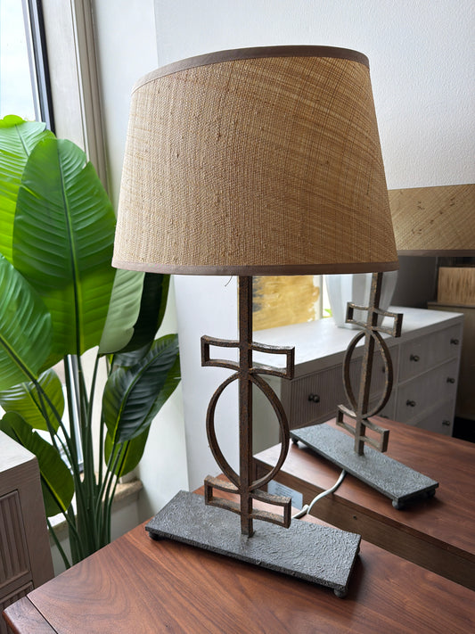 Elegant rustic iron table lamp w/ antique gold finish 💡