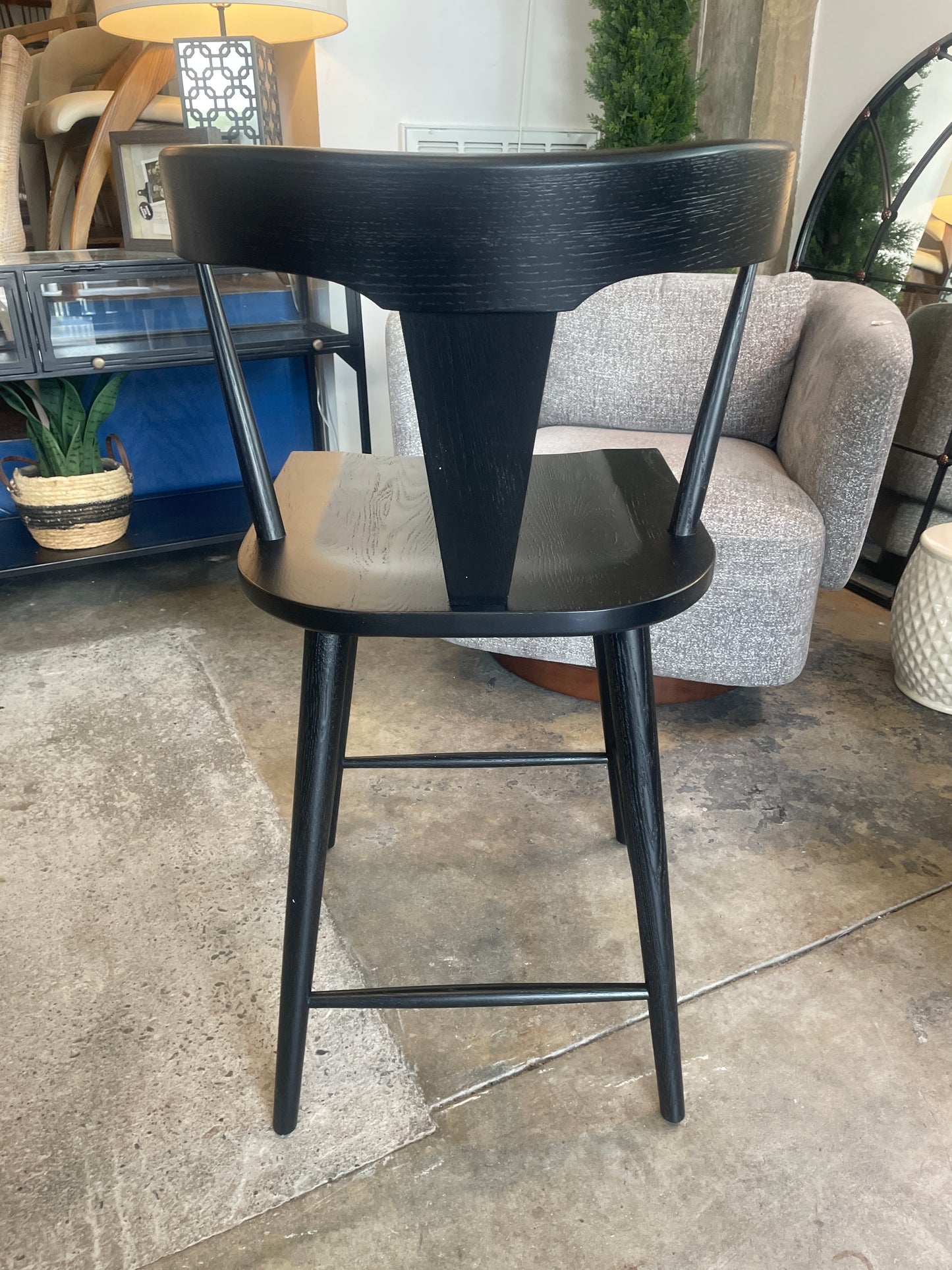 Black modern Poly & Bark wood wishbone counterheight barstool 🖤