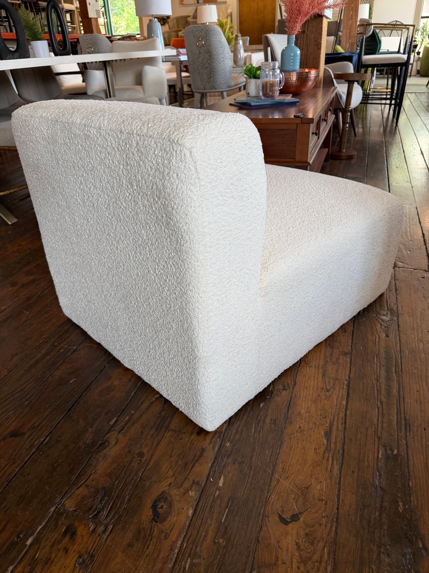White boucle modern floor chair 🌺