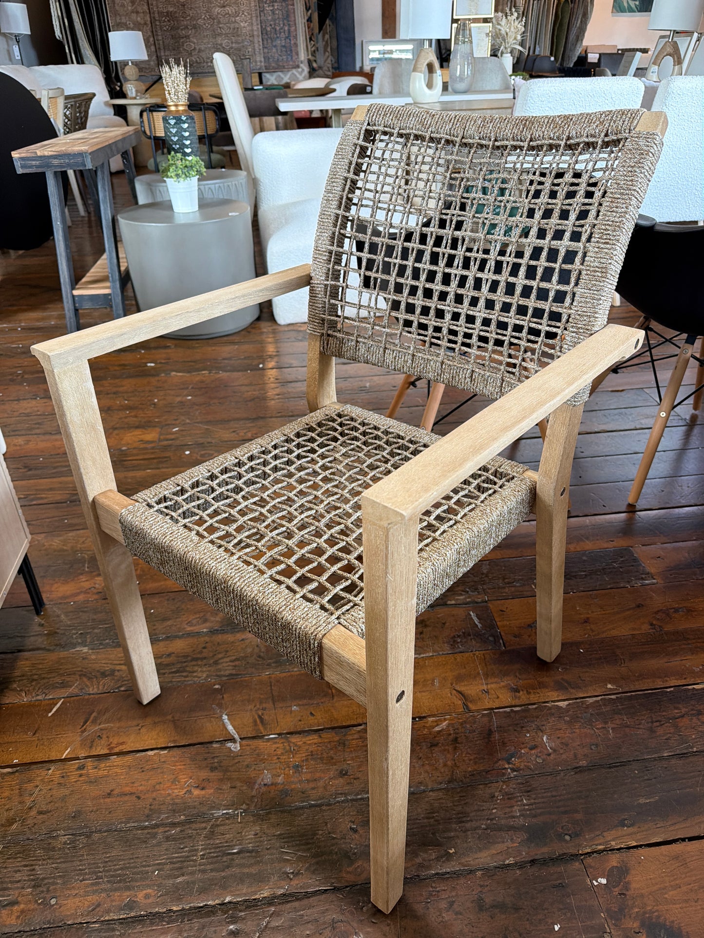 Woven rope & wood outdoor chair 🌴