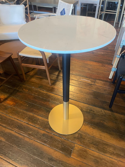 Marble top 24” bistro table w/ black & gold base ✨