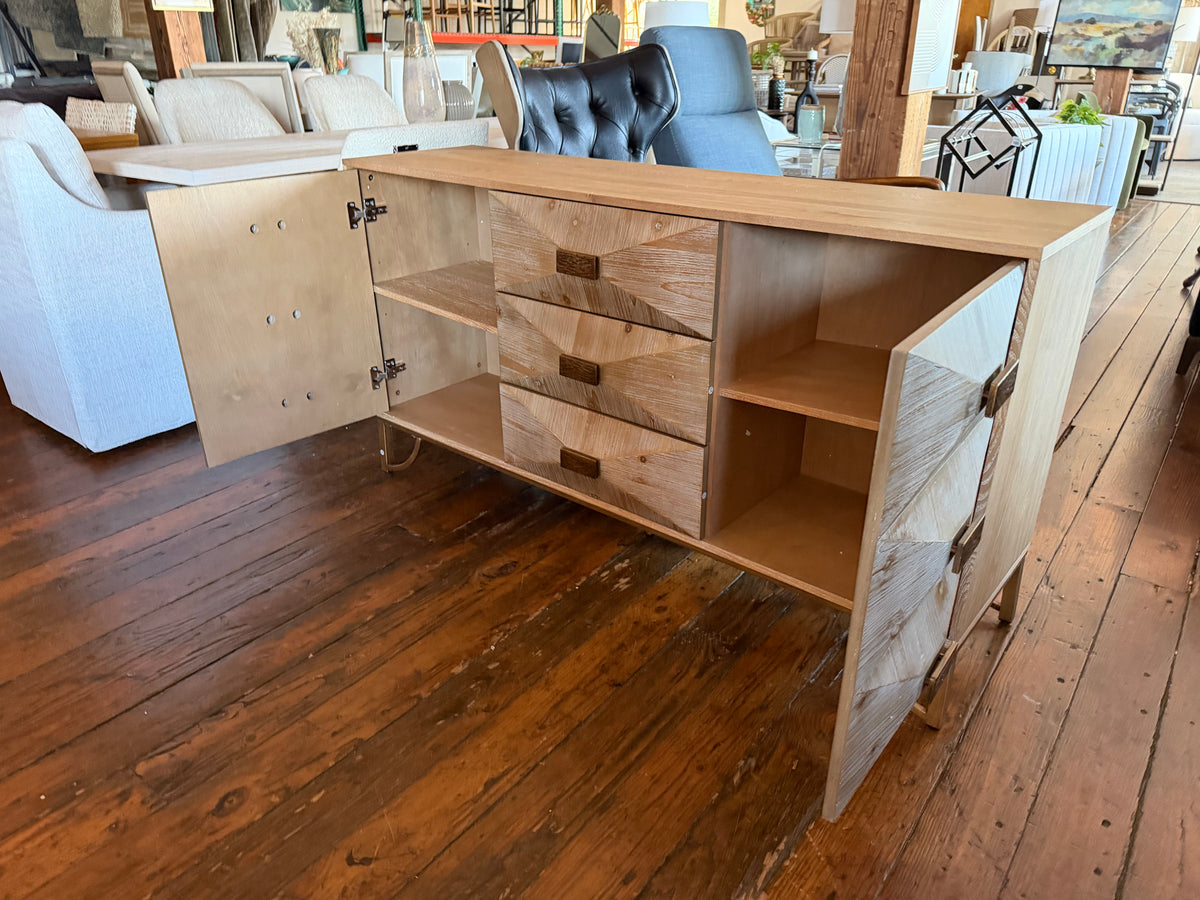 9-Drawer wooden dresser w/ sculpted front ⛰️