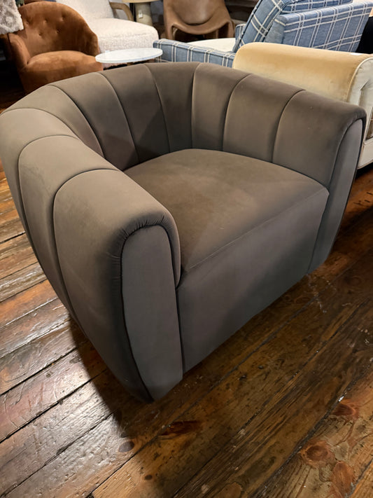 Brown velvet tufted swivel chair ☕️