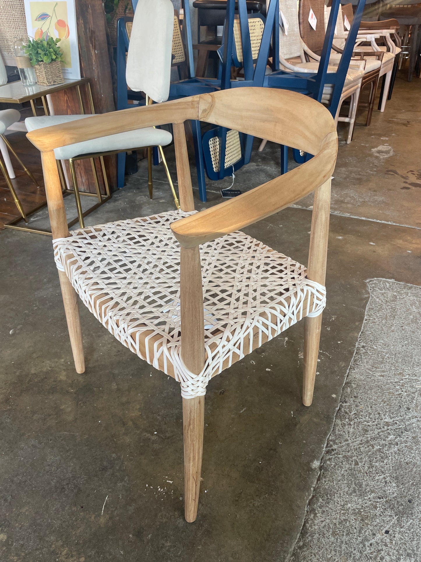 Light oak wood armchair w/ white woven seat 🪴