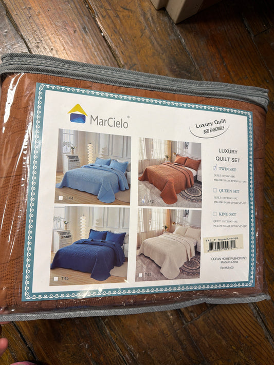 Terracotta twin quilt set 🛏️