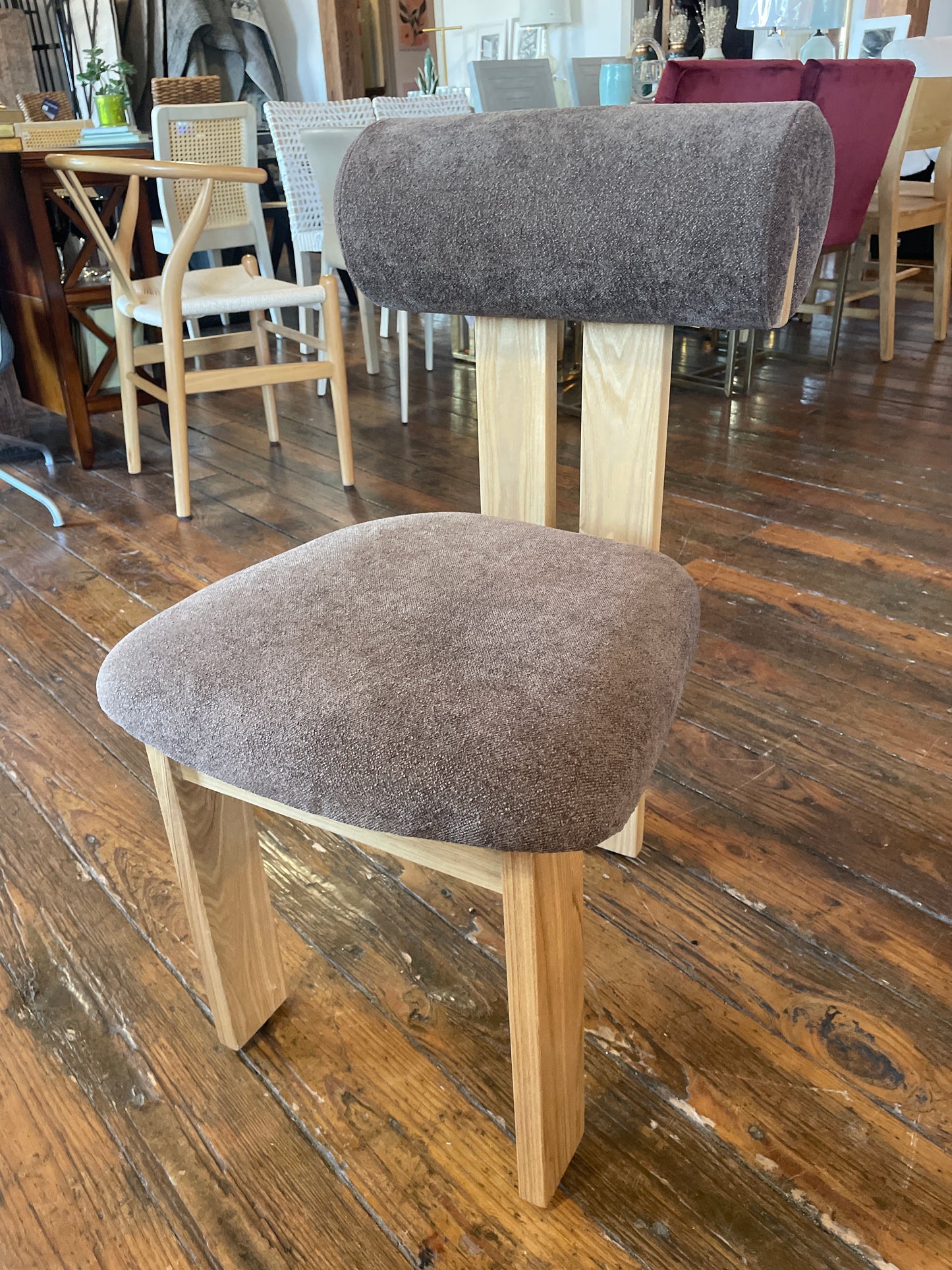 Brown boucle & wood modern dining chair 🪑