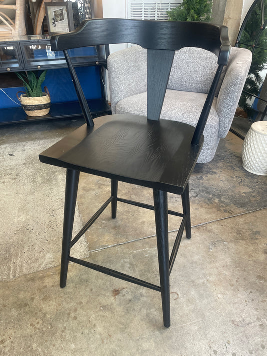 Black modern Poly & Bark wood wishbone counterheight barstool 🖤