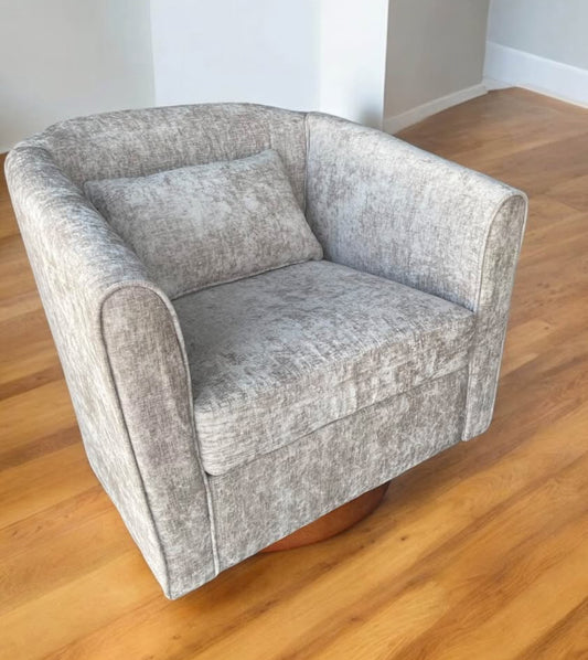 Grey upholstered swivel chair w/ wood base ☕️