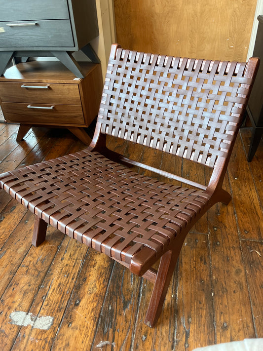Modern brown & cognac leather woven accent chair 🤎
