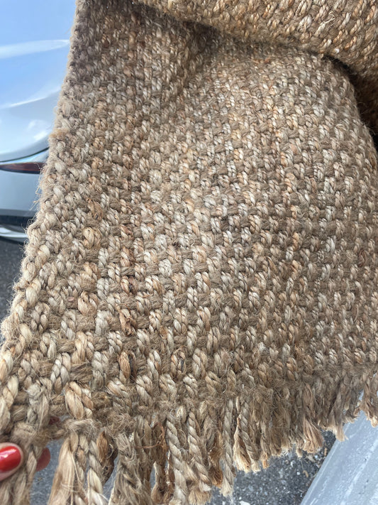 8x10 chunky jute rug w/ fringe 🌻