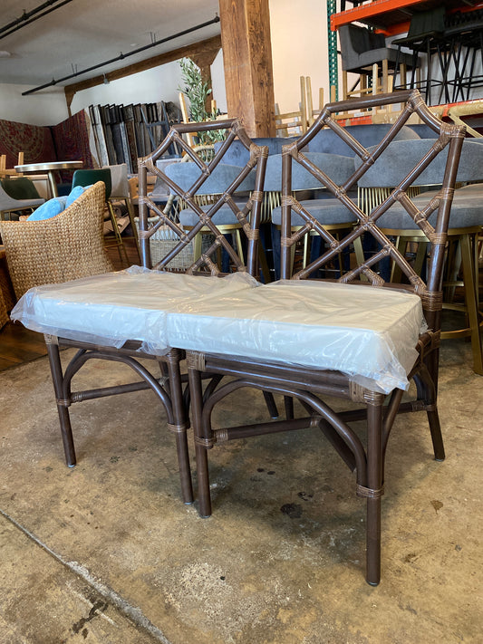 Dark brown bamboo accent chair w/ white cotton cushion 🤎