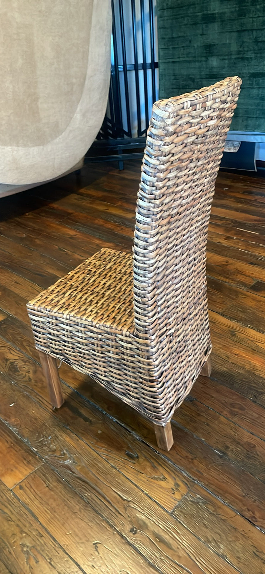 Brown wicker dining chair 🌻