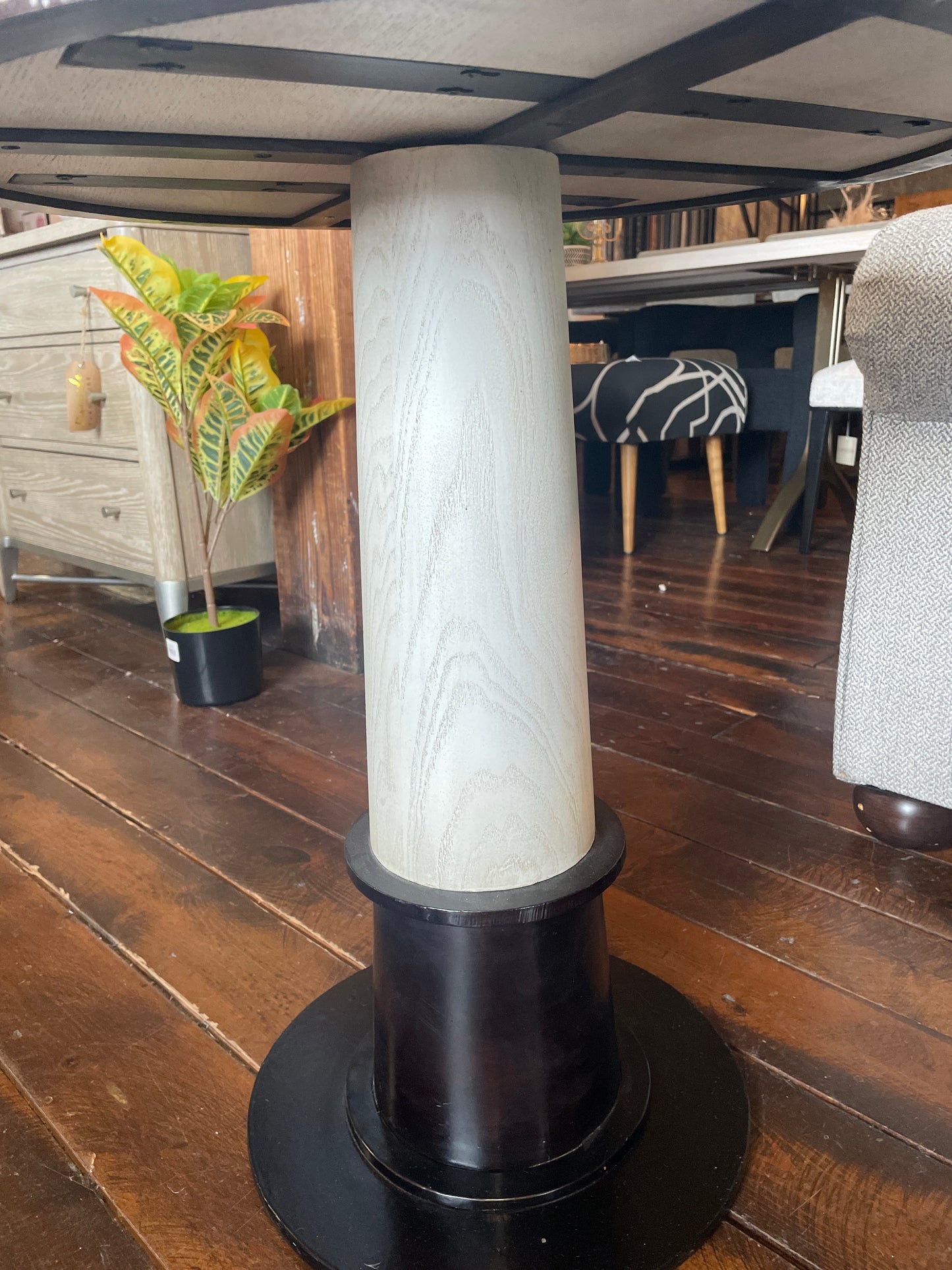 Whitewashed wood & smoke metal 24” round end table 🖤