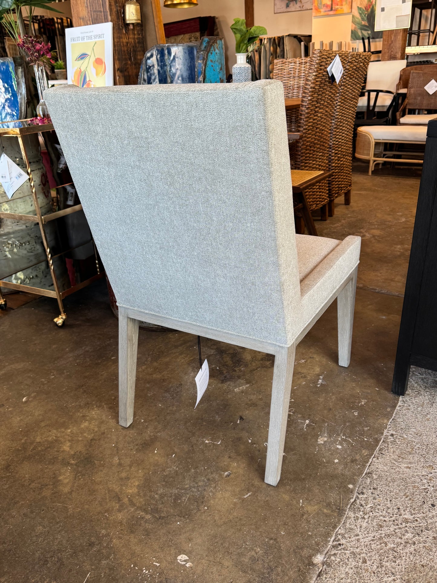 Light gray Bernhardt chair ◻️