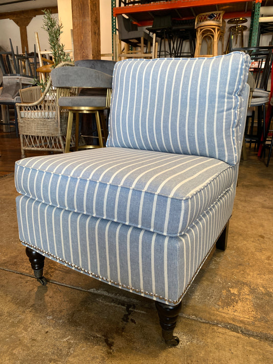 Blue & white striped slipper chair w/ brown legs 🤍