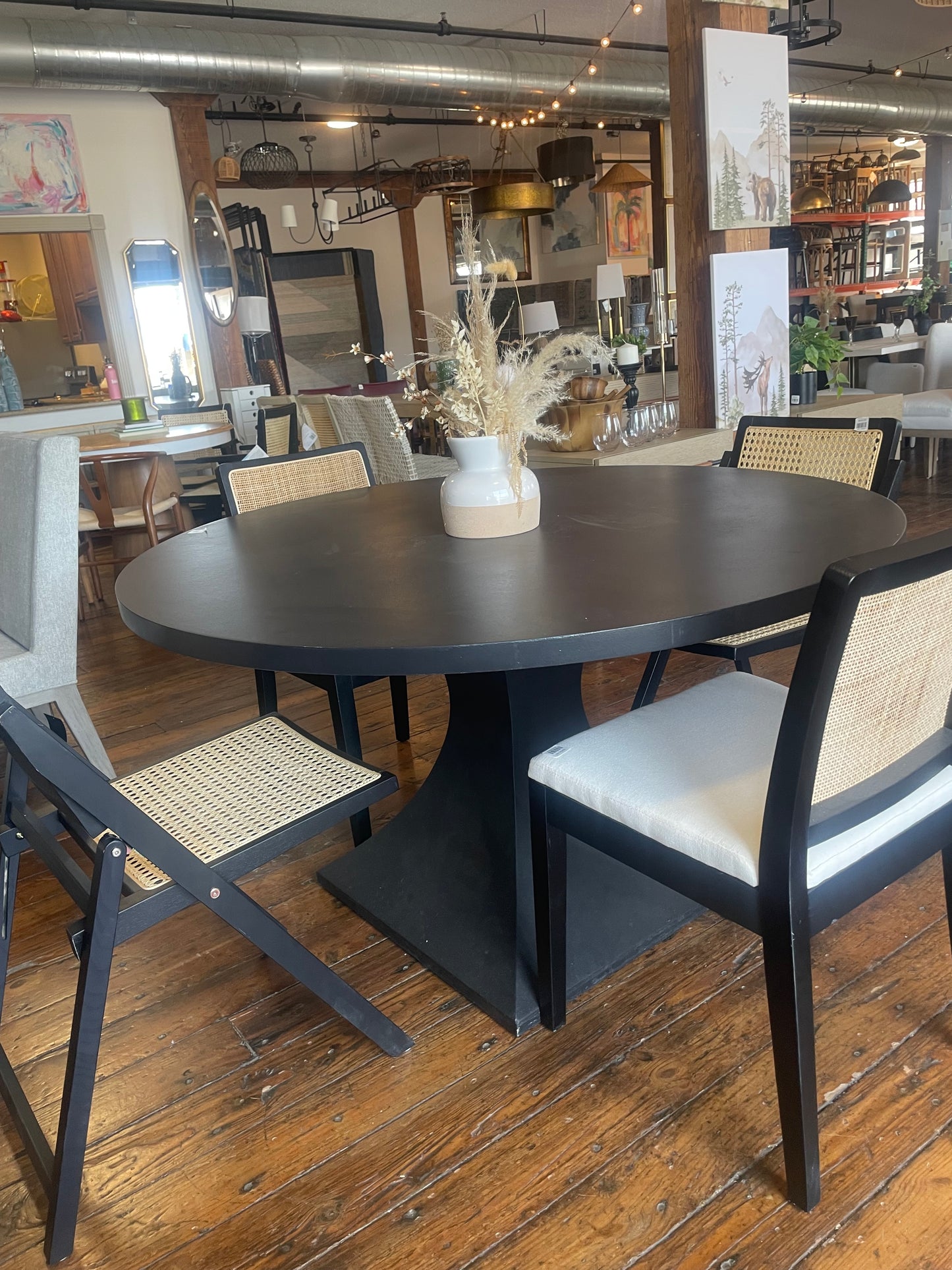 Black round pedestal dining table 🖤