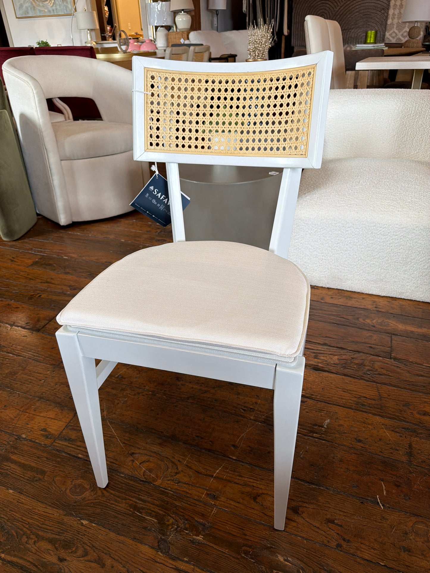 White wood dining chair w/ cushion & cane backing🌻
