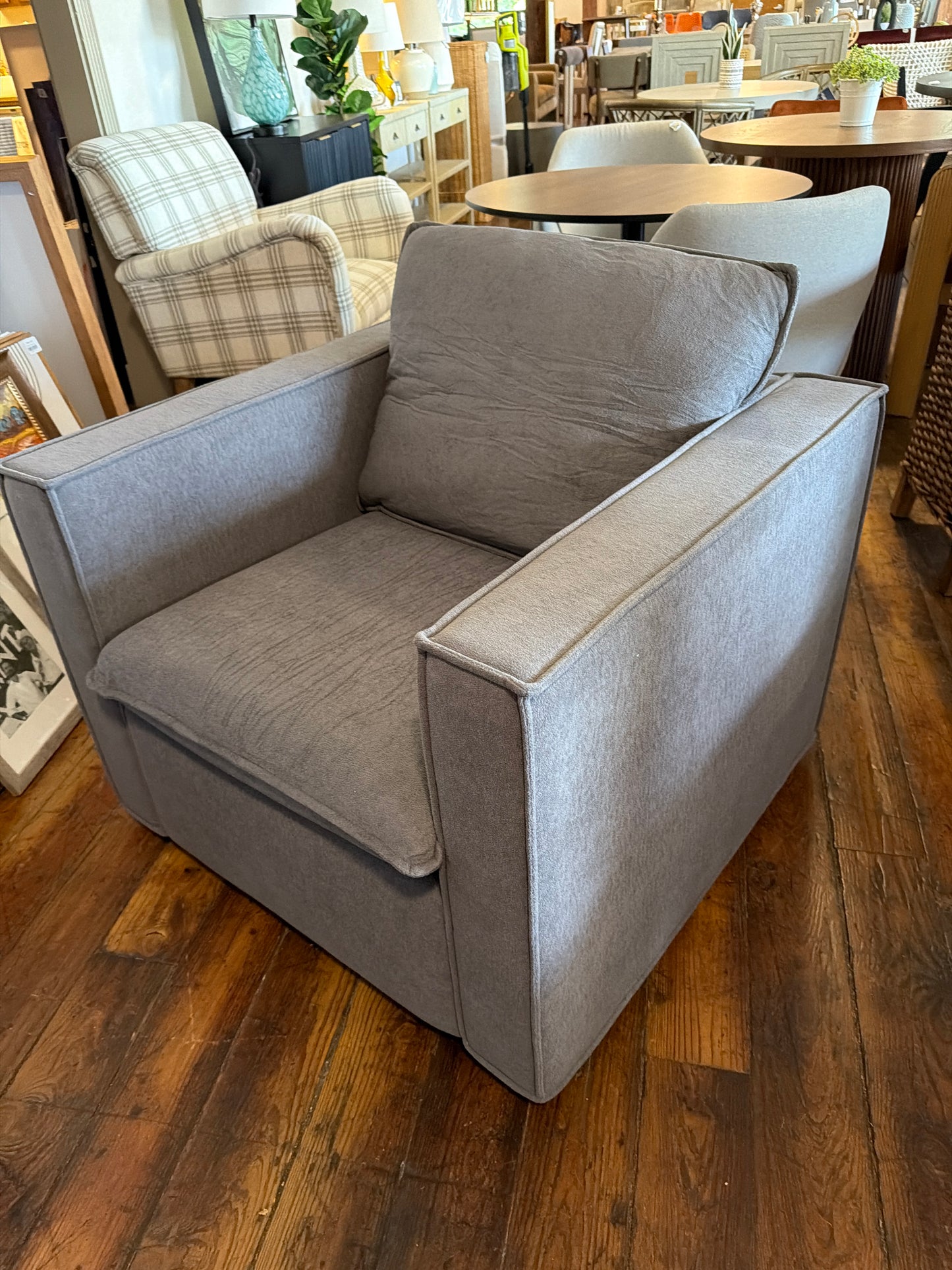 Soft grey swivel accent chair 🩶