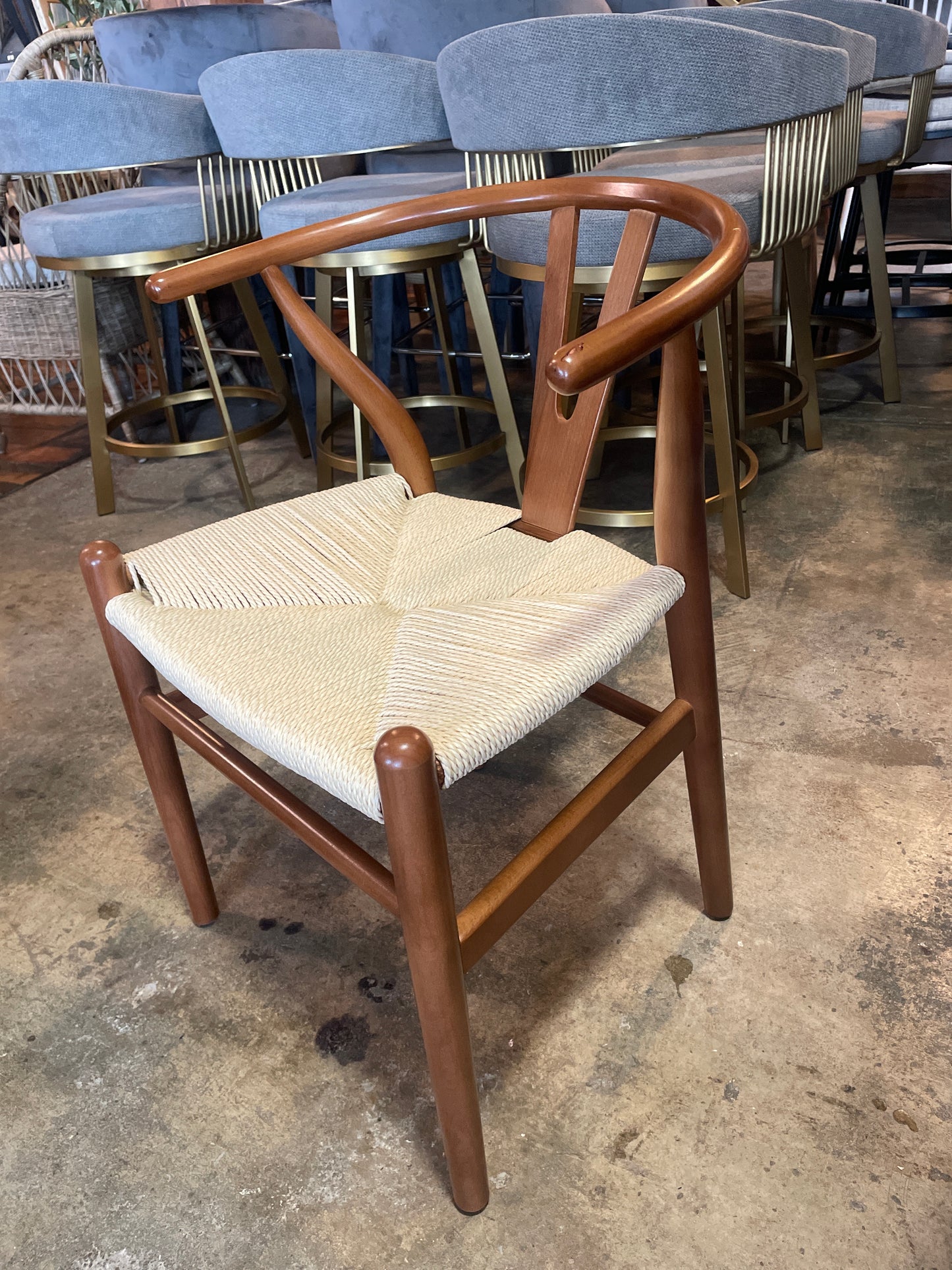 Brown & natural woven wishbone chair 🤎