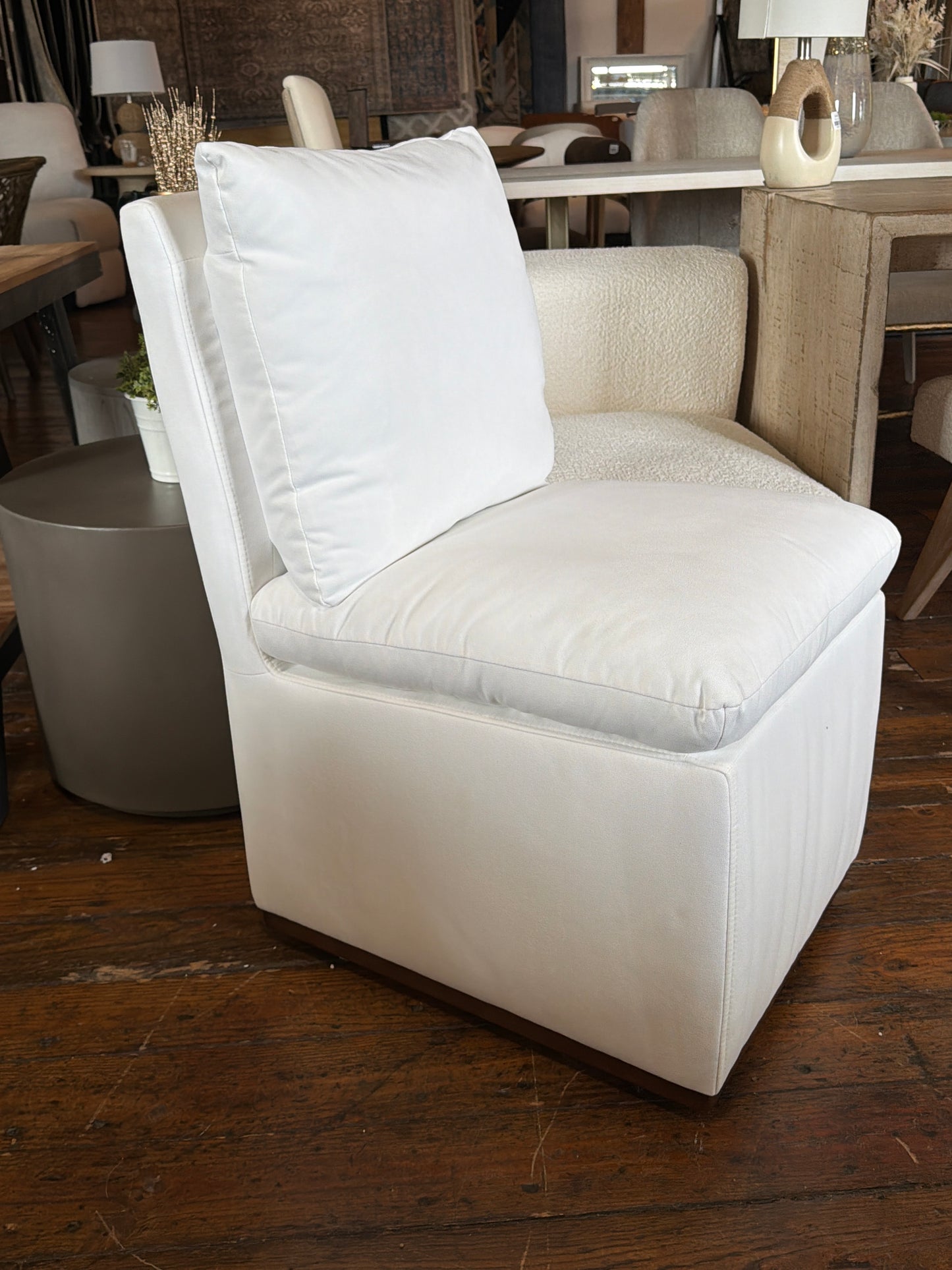 Upholstered white chair w/ performance linen 🤍