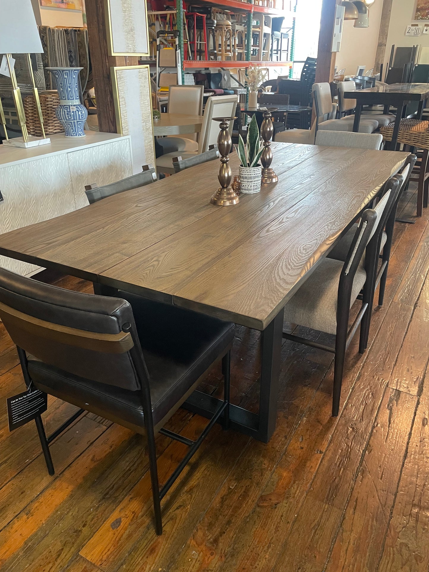 Brown live edge wood dining table w/ black metal legs 🍽️