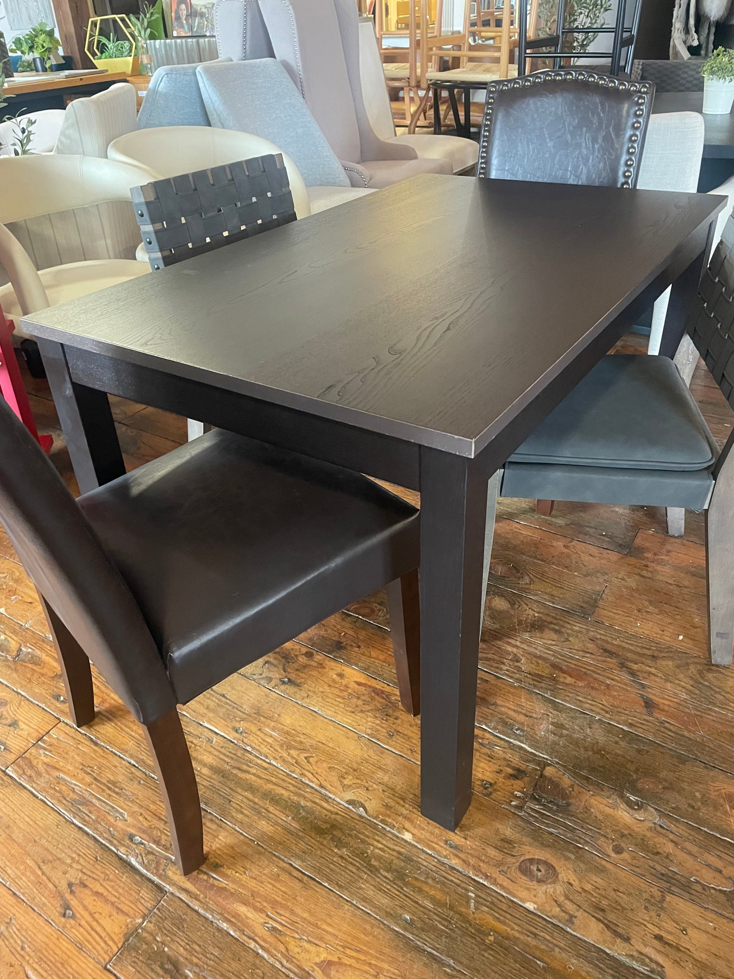 Brown dining table or desk 🤎