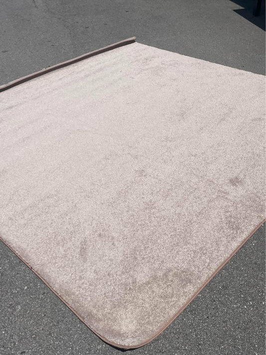 8ft square beige rug 🐮
