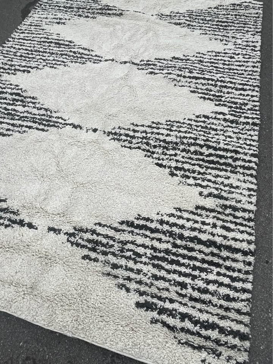 6x9 modern white & black rug ♠️