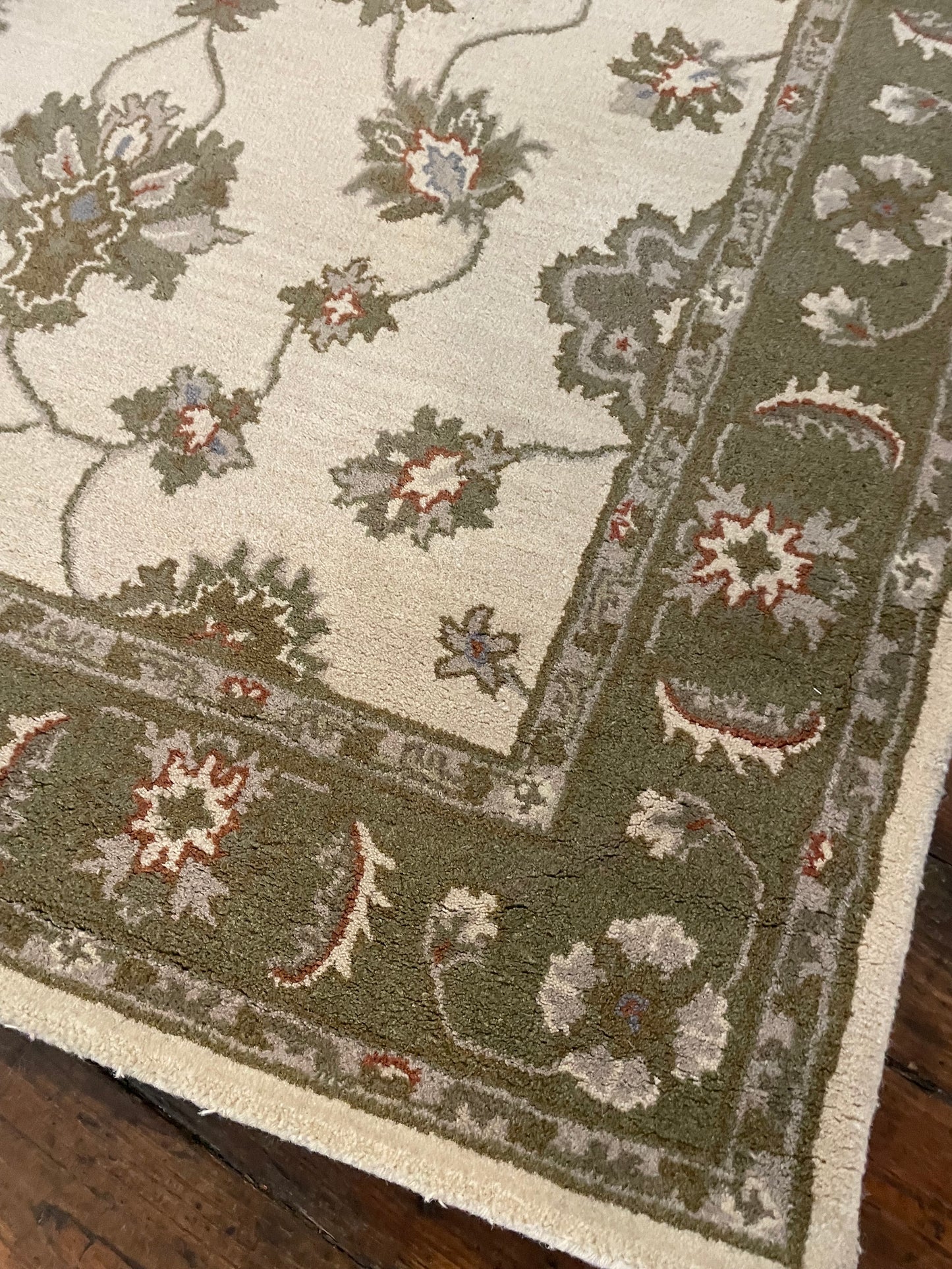 Beautiful botanical Sumak wool rug 5' x 7'6" 🌷
