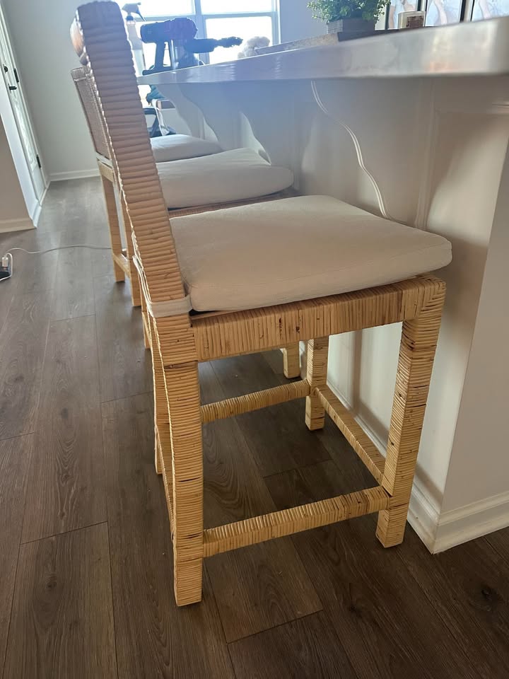 Coastal woven counterheight barstool w/ white cushion ☀️